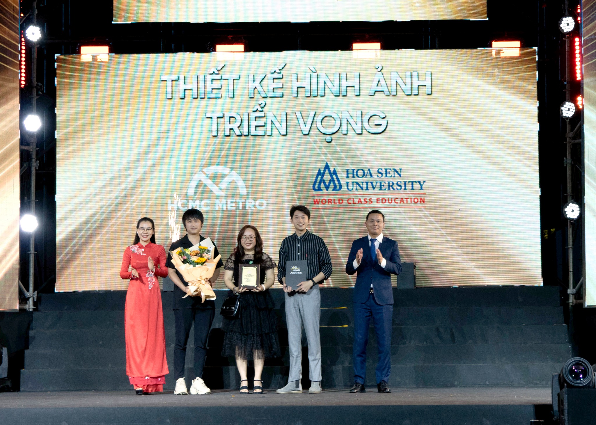 Nhóm tác giả của HCMC Metro nhận giải thường “Thiết kế hình ảnh triển vọng” tại Giải thưởng Quảng cáo Sáng tạo Việt Nam 2023